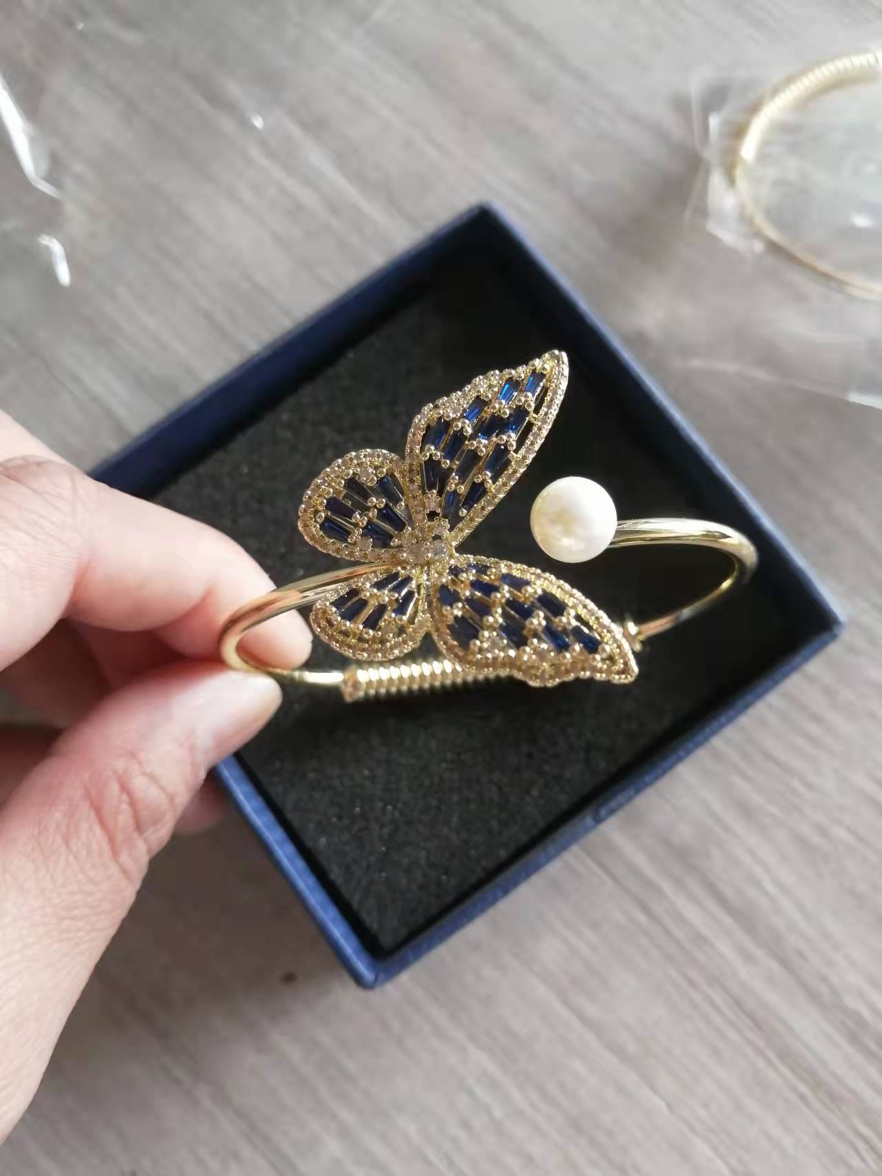 Women's Fashion Hollowed-out Vintage Bracelet